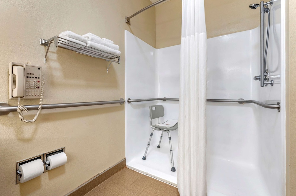 Room, 2 Queen Beds, Accessible, Non Smoking - Photo 6