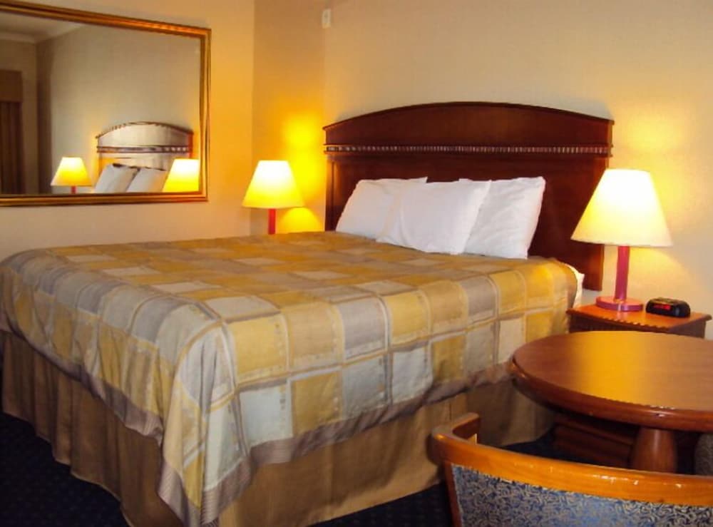 Deluxe Room, 1 King Bed, Non Smoking photo 1