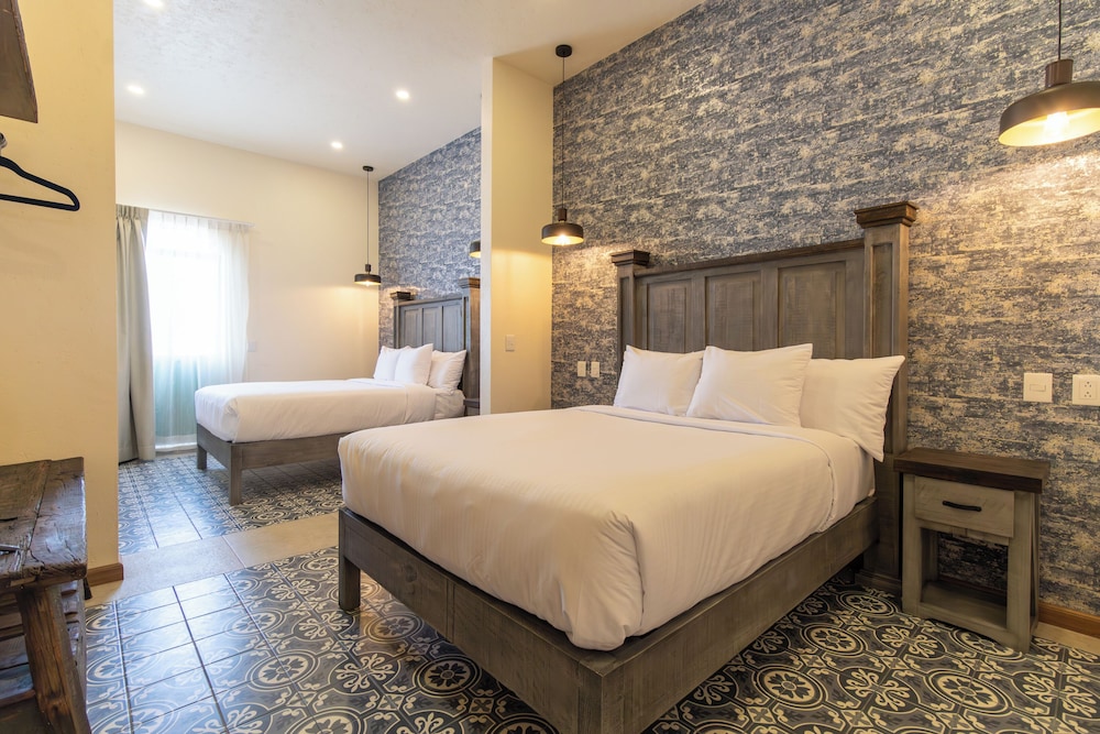 Superior Suite, Courtyard View