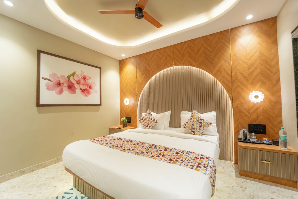 Superior Room, 1 King Bed photo 2