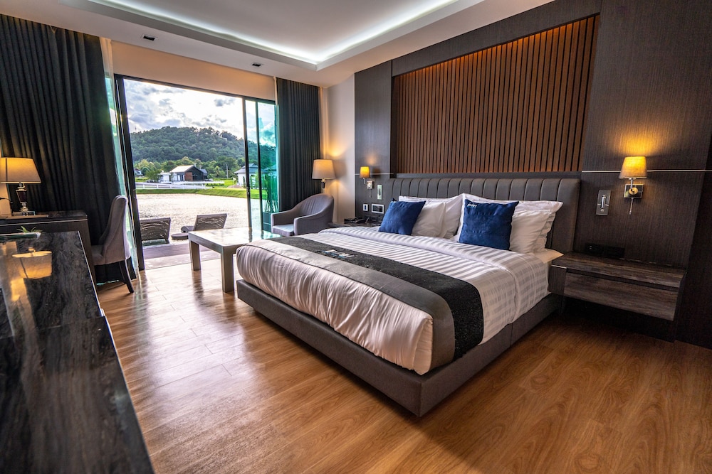 Deluxe Room, 1 King Bed - Photo 8