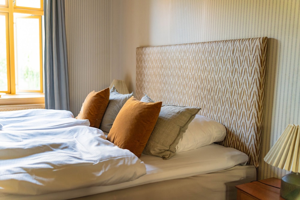 Double Room, 1 Double Bed, Shared Bathroom photo 1