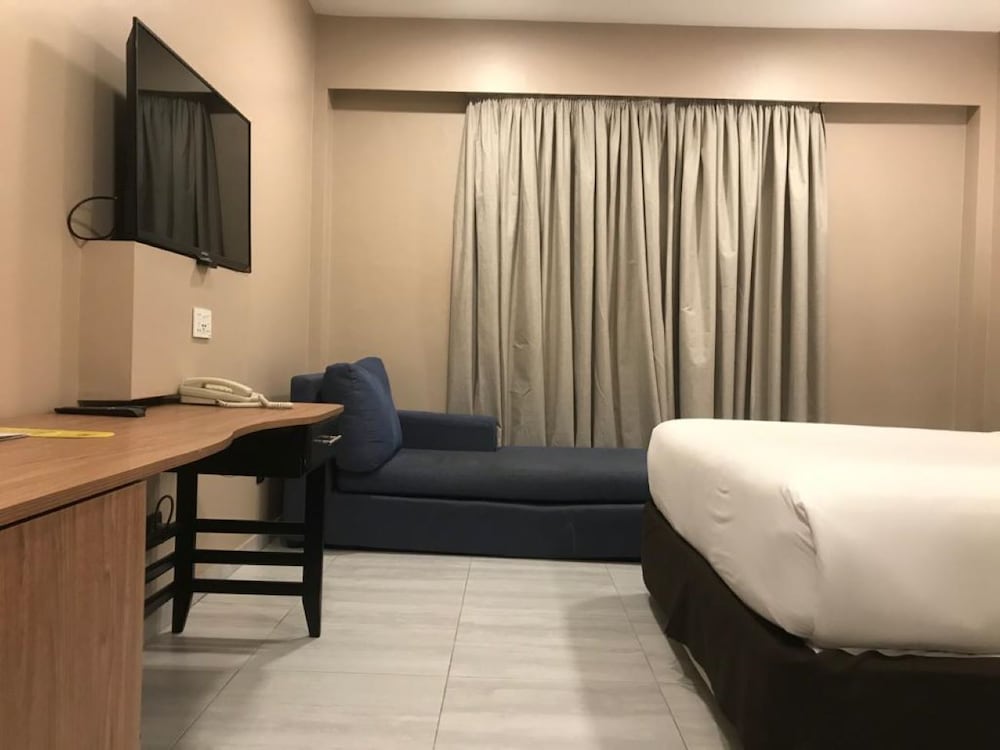 Premium Room, 1 Queen Bed, Non Smoking photo 2