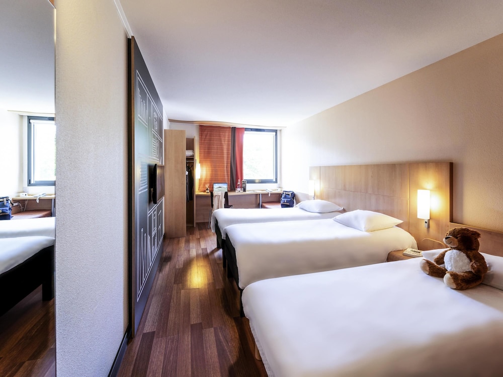 Classic Room, 3 Twin Beds - Photo 1