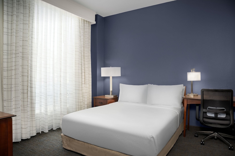 Room, 2 Bedrooms (Mobility/Hearing Access, Roll-in Shwr)