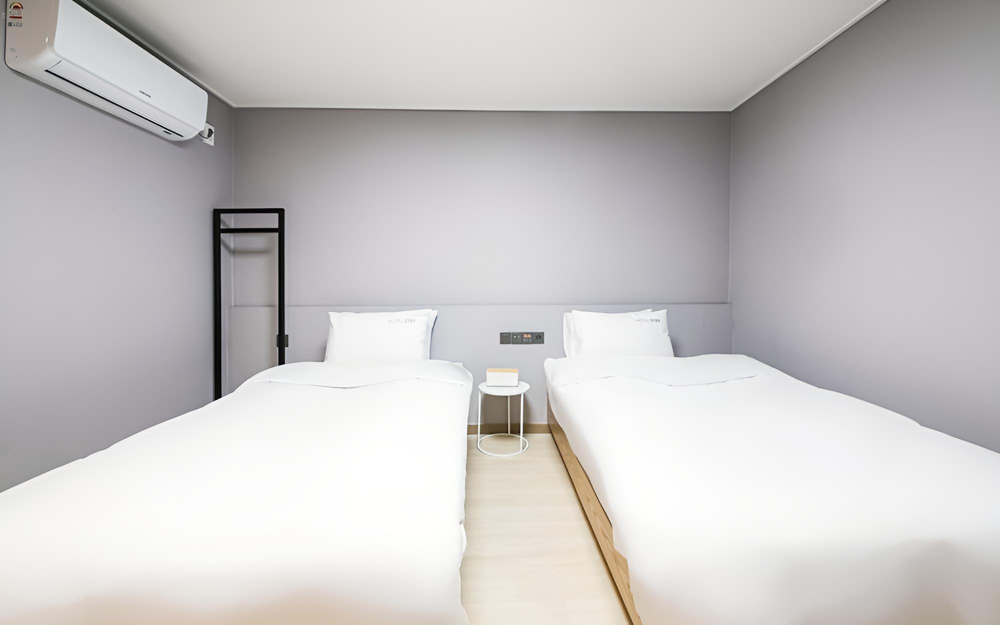 Room (Standard Twin (Duck Down Bedding) (4K) - Photo 5