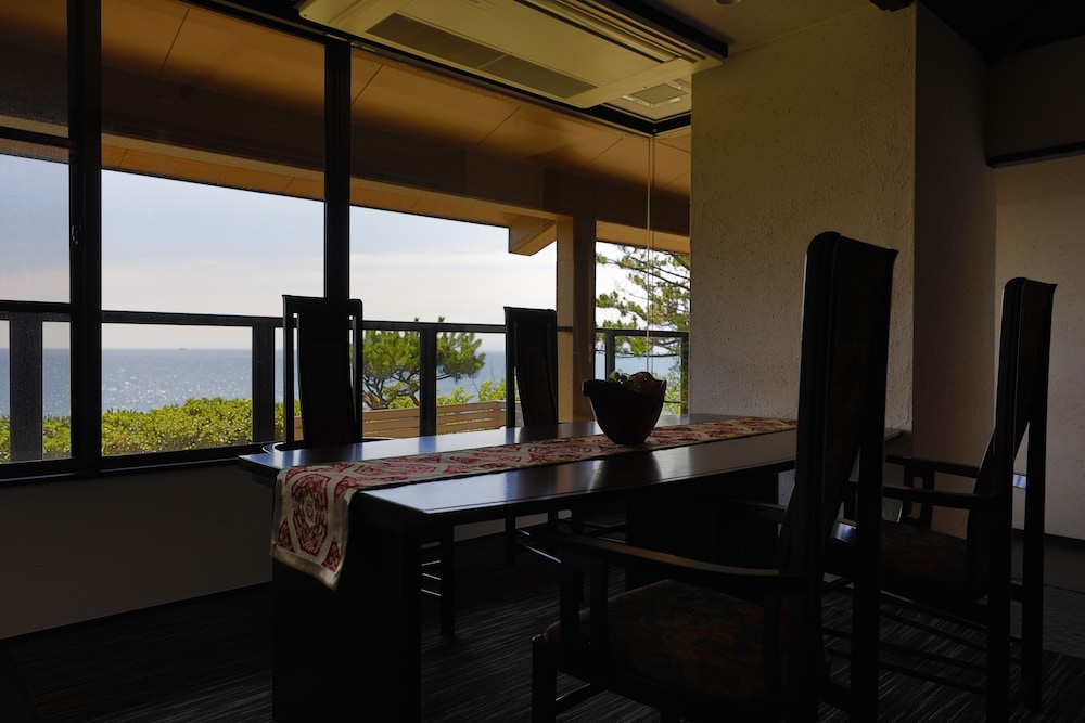 Deluxe Studio Suite, Hot Tub, Ocean View photo 3