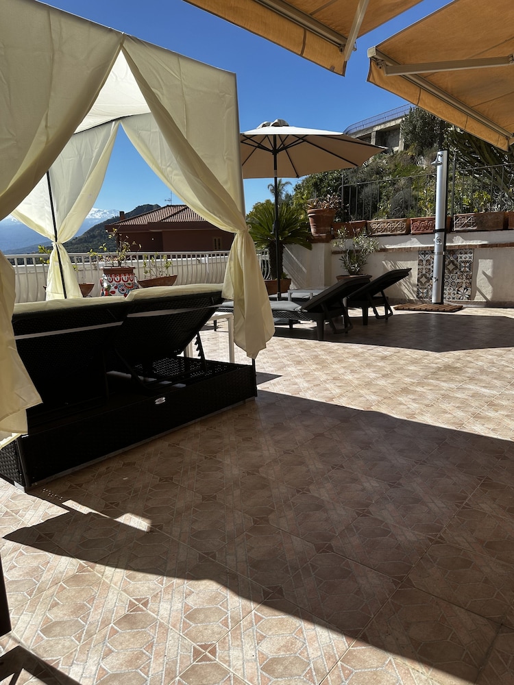 Suite, 1 King Bed with Sofa bed, Accessible, Sea View - Photo 4