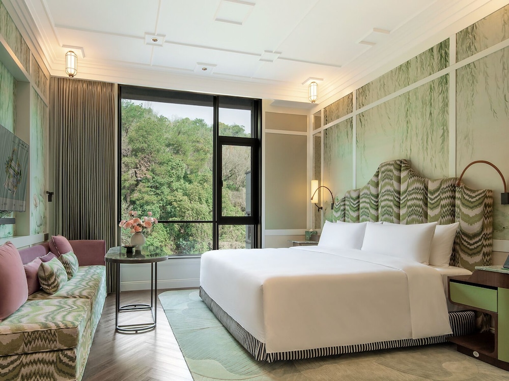 Room, 1 King Bed, Garden View