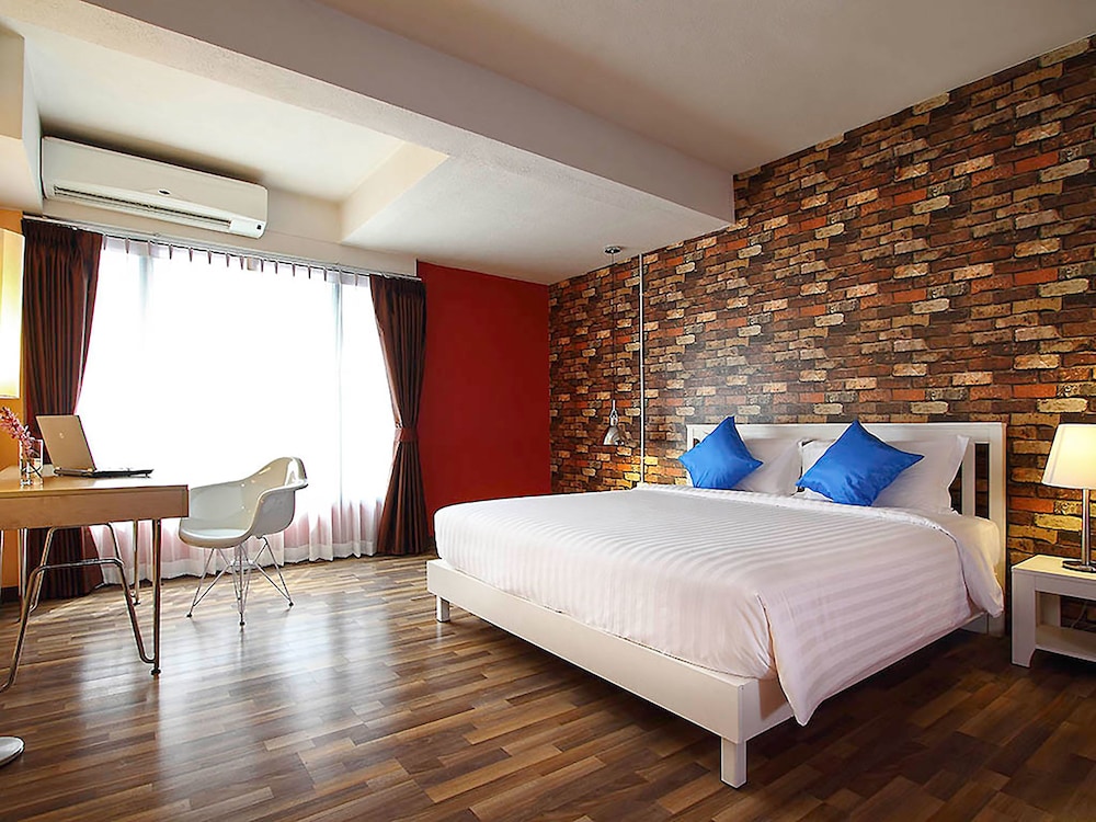 Superior Room, 1 King Bed - Photo 4