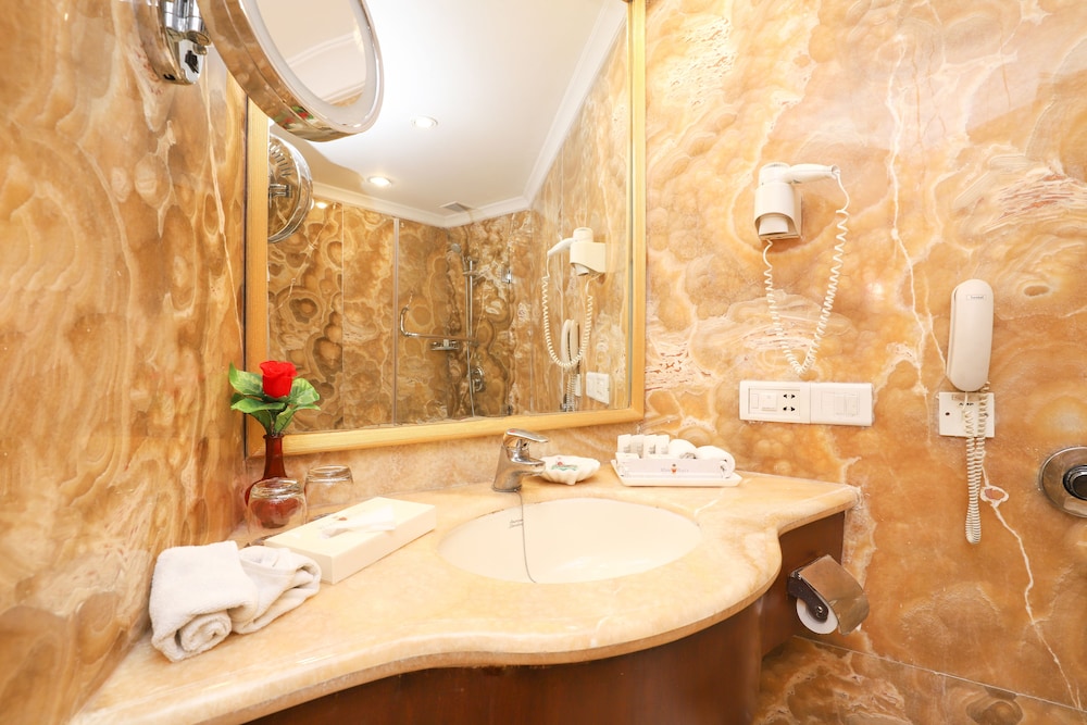 Royal Junior Suite - Photo 8