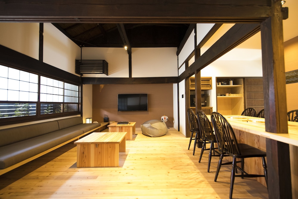 House (NADESHIKO) photo 1