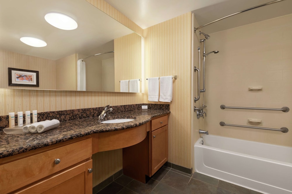 Premium Studio, 1 King Bed, Accessible, Bathtub
