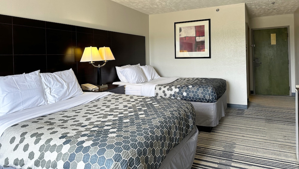 Room, 2 Queen Beds, Non Smoking, Refrigerator & Microwave - Photo 1