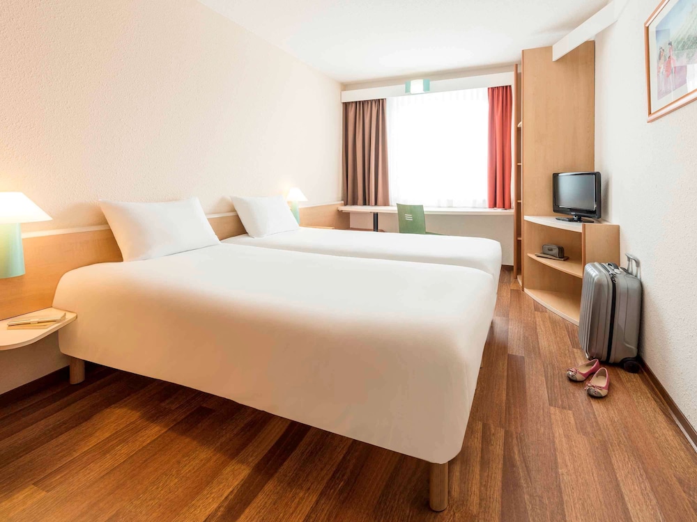 Room, 2 Twin Beds (New Sleep Easy Concept) photo 3