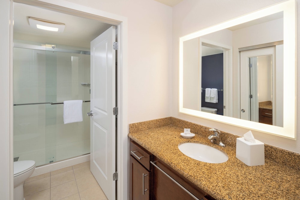 Suite, 1 Bedroom - Photo 7