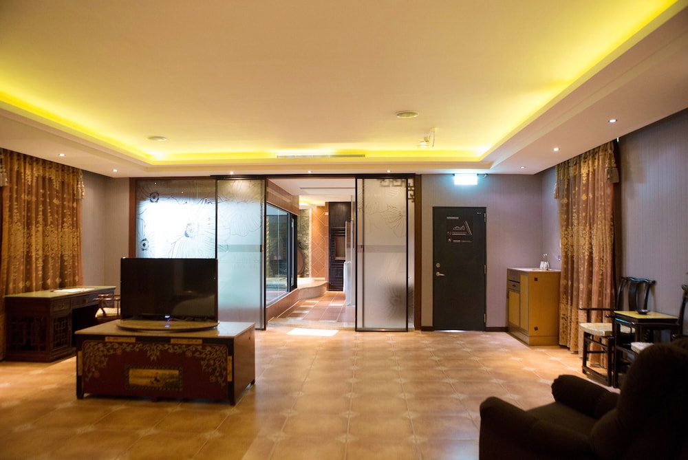VIP Suite (Check in time starts from 6pm) photo 1