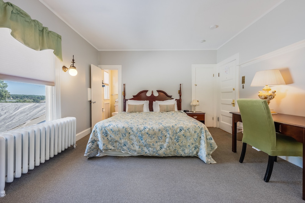 Economy Room, 1 King Bed photo 1