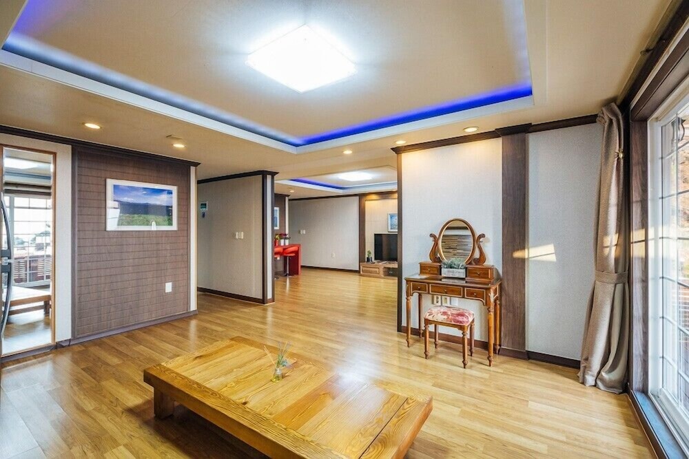 Room (Wind flower) - Photo 2