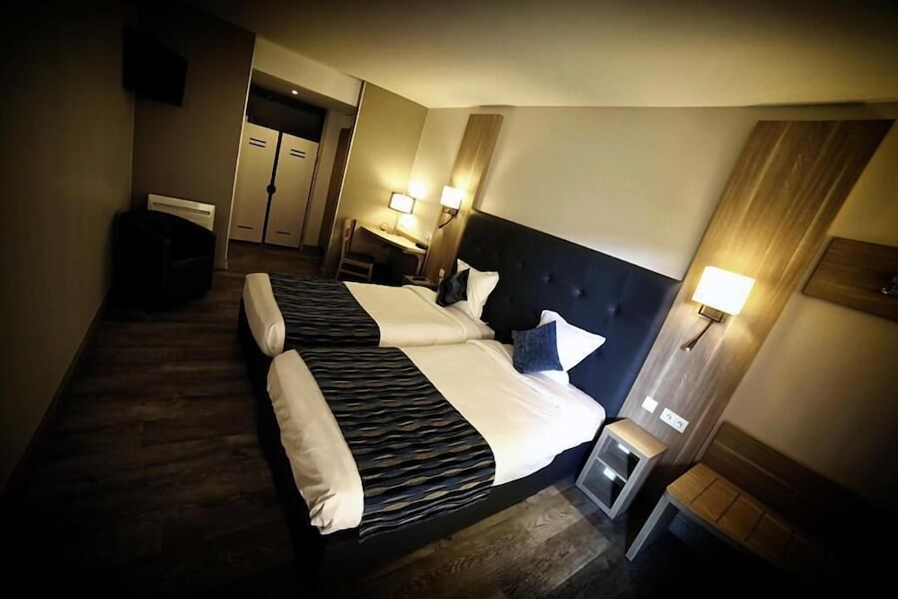 Standard Room, 2 Twin Beds photo 3