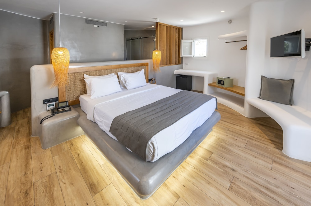 Honeymoon Windmill Suite with sharing pool - Photo 1