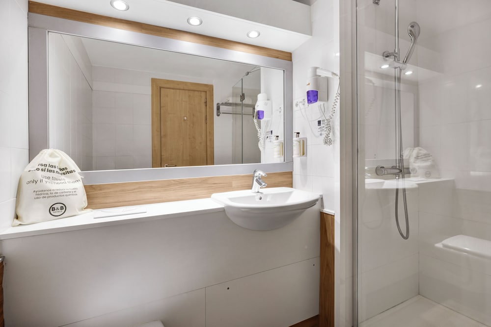 Twin Room - Photo 3