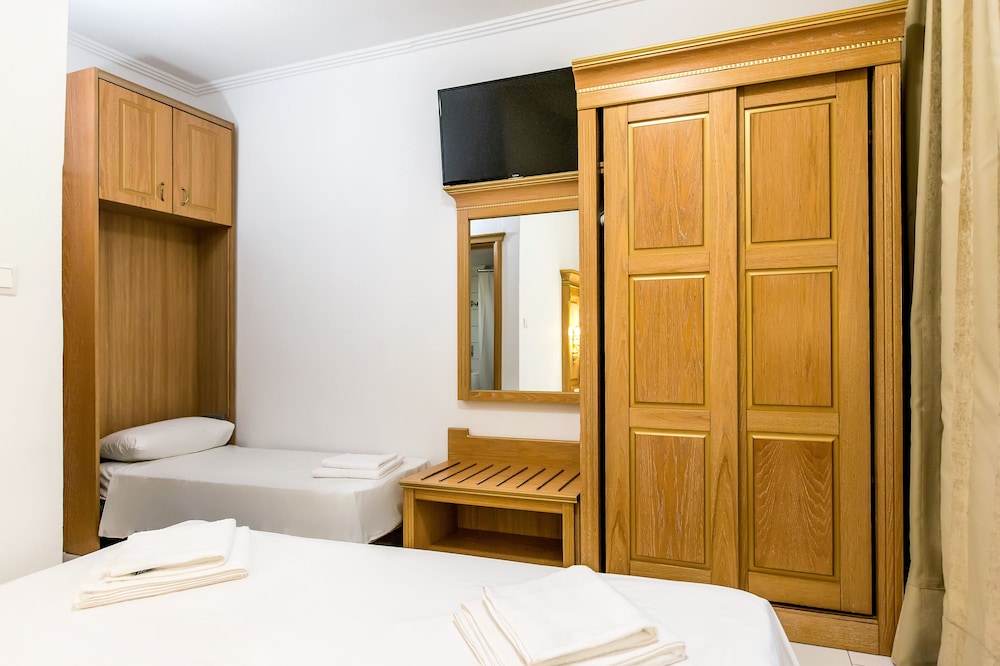 Basic Triple Room photo 1