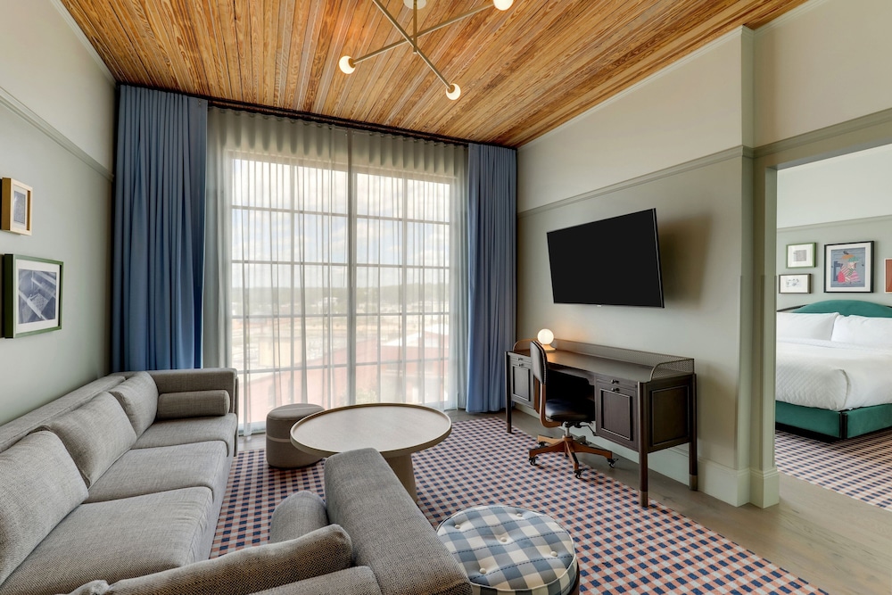 Junior Suite, 1 King Bed - Photo 5