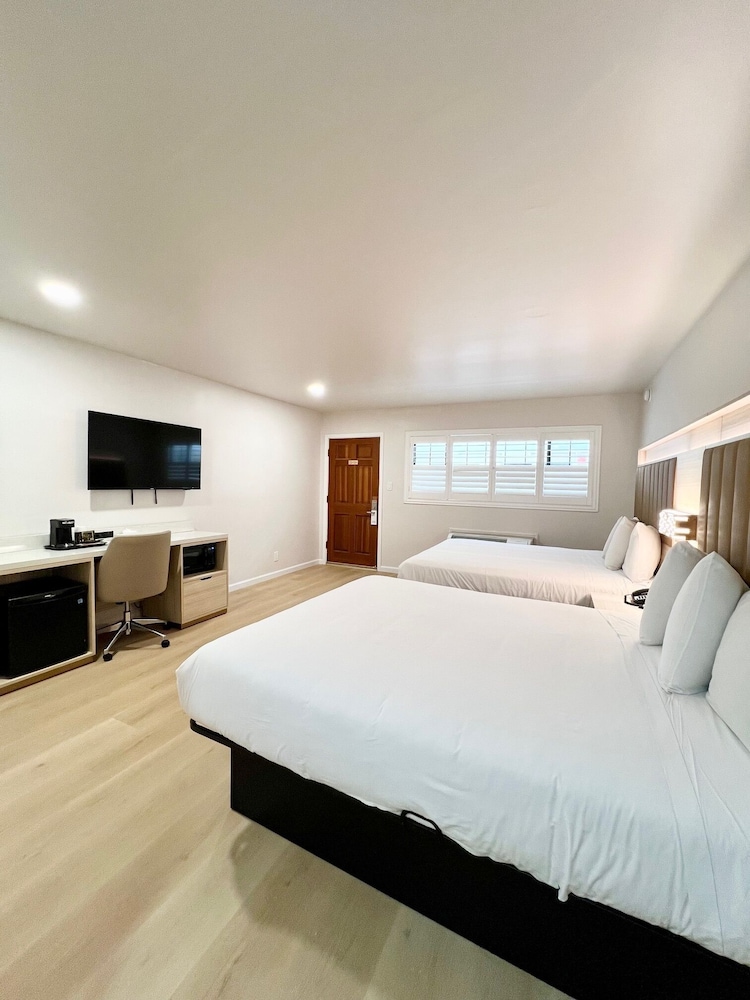 Superior Room, 2 Queen Beds photo 1