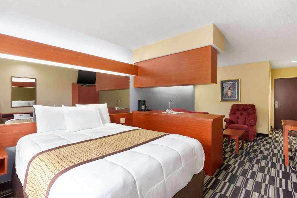 Studio Suite, 1 Queen Bed, Accessible, Non Smoking (Mobility) - Photo 3