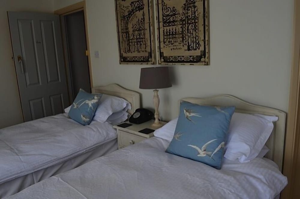Double or Twin Room (Non Pet Friendly) photo 2