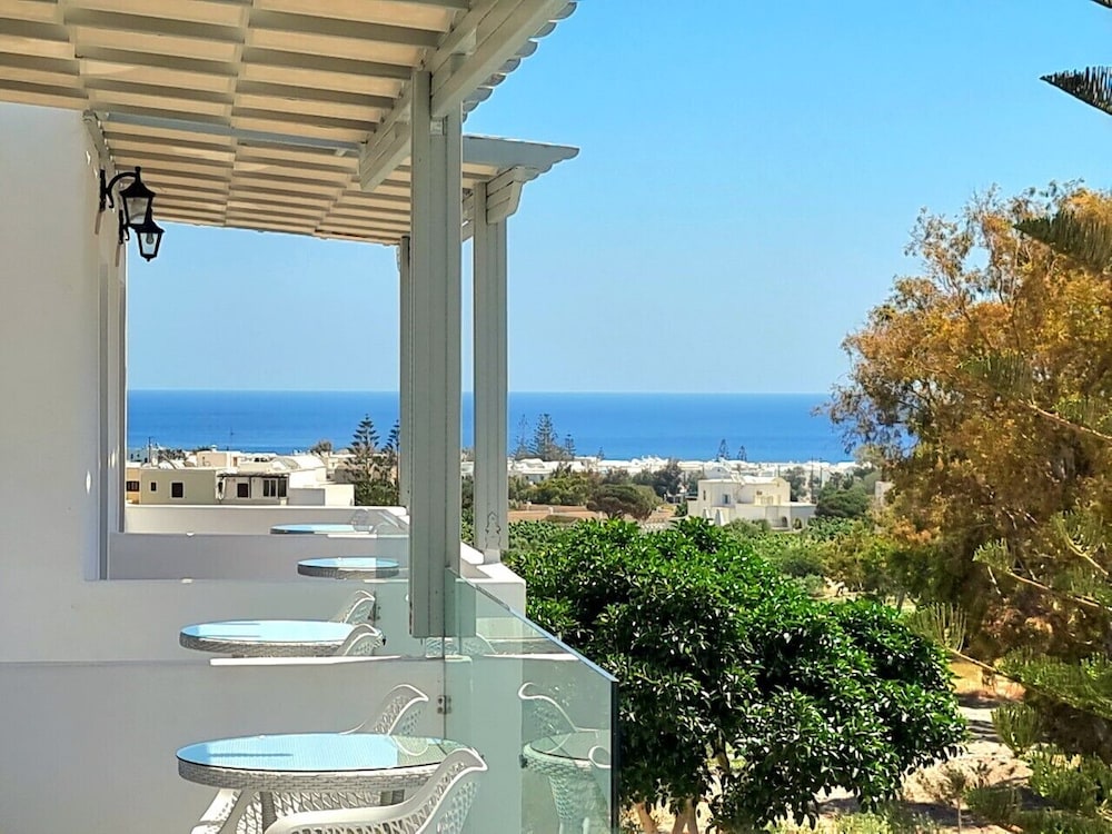 Superior Room, Partial Sea View photo 2