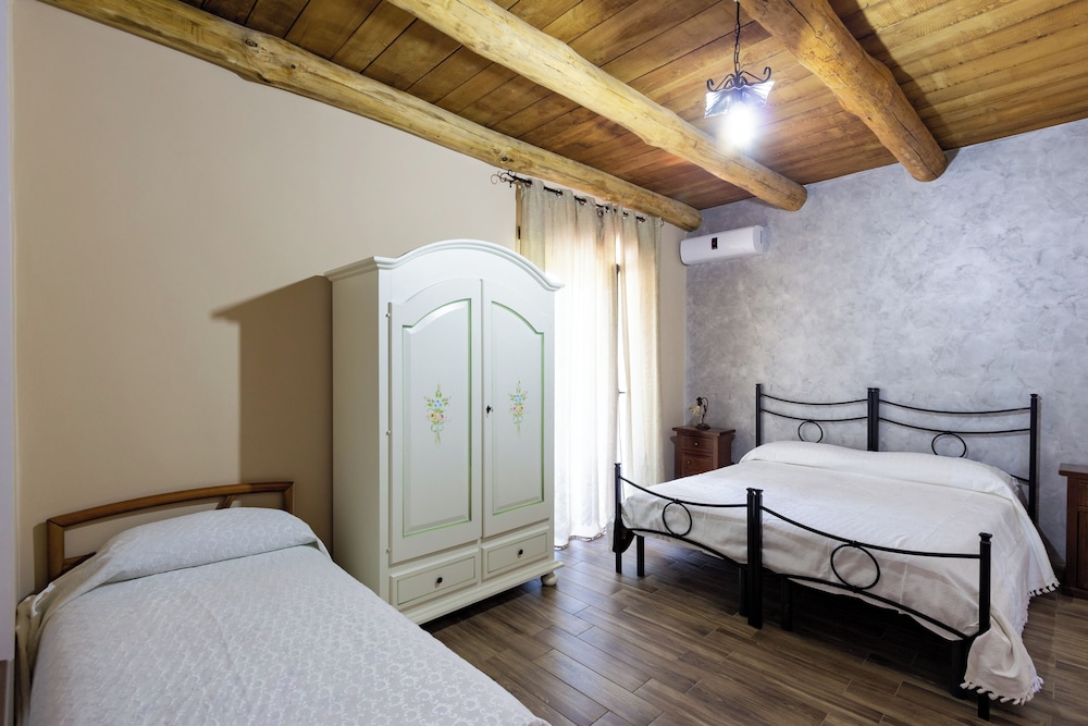 Classic Triple Room, Balcony