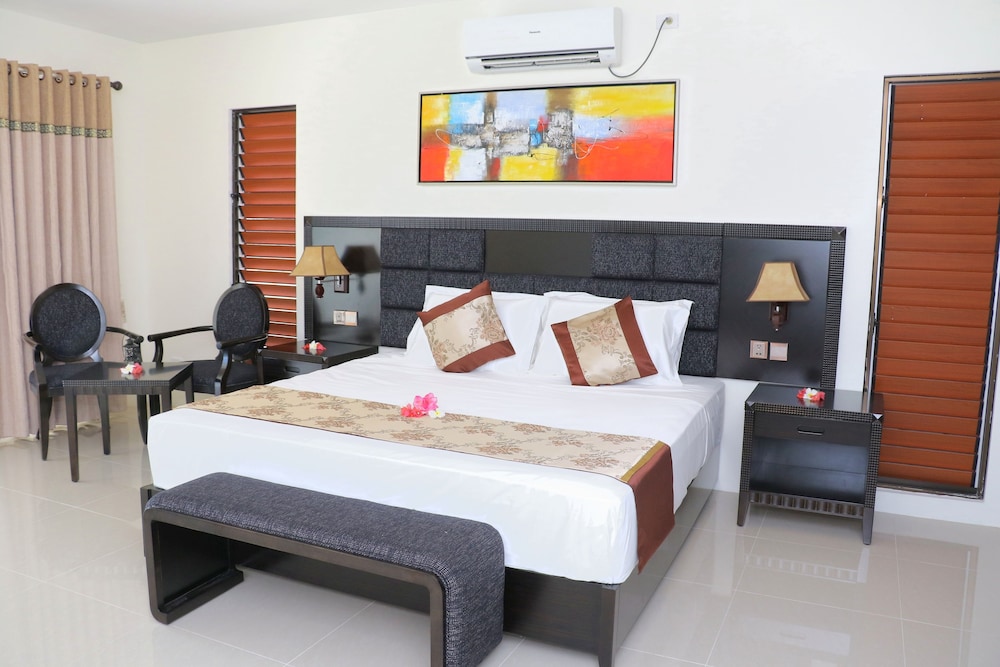 Luxury Room, 1 King Bed, Beach View photo 1