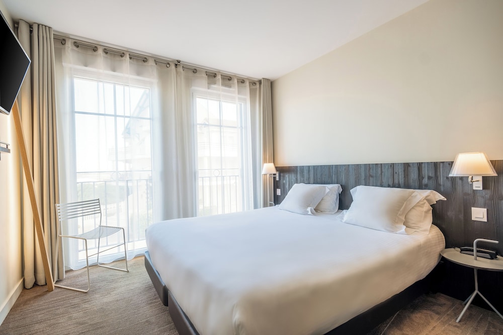Superior Room, 1 Queen Bed, City View photo 3