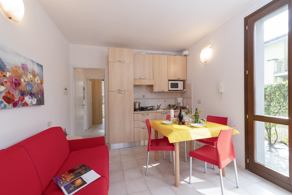 Family Apartment, 1 Bedroom, Beachside (Porto Letizia Paganini 3)