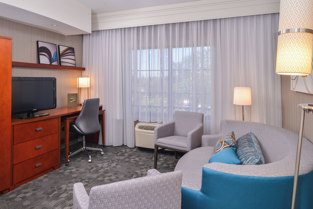 Suite, 1 Bedroom - Photo 7