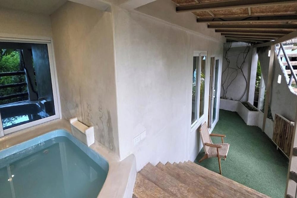 Family Garden View with Plunge Pool - Photo 8