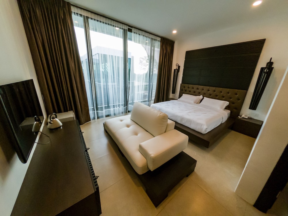 Suite (Opal) photo 1