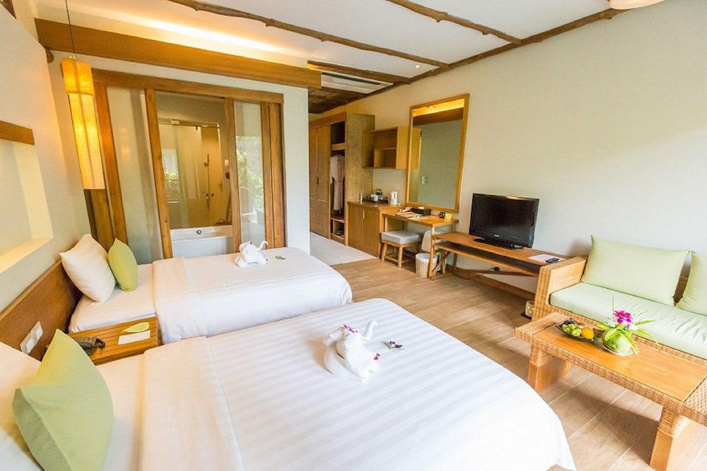Deluxe Room, 1 Twin Bed, Pool View - Photo 4