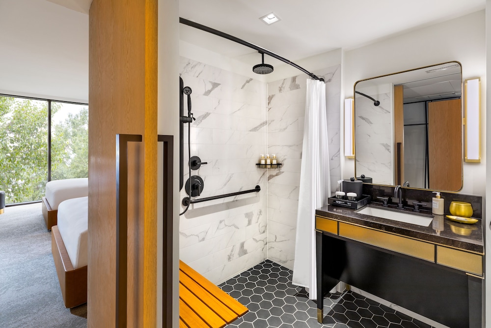 Room, 2 Queen Beds, Accessible, Bathtub (Hearing & Mobility) - Photo 5