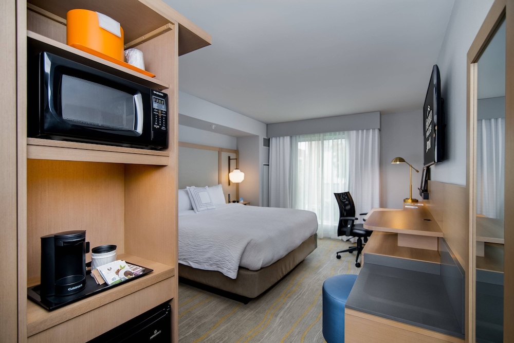 Room, 1 King Bed (Hearing Accessible) - Photo 2