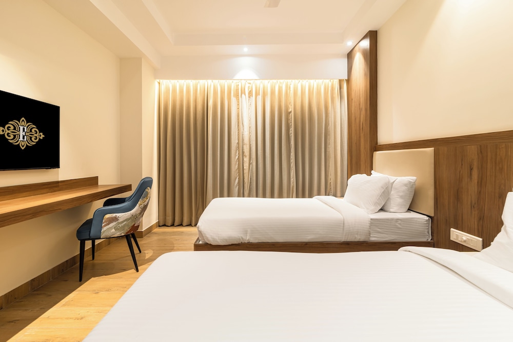 Premium Twin Room photo 3