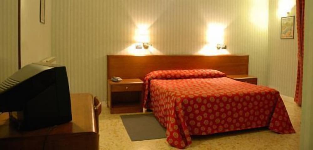 Basic Double Room photo 1
