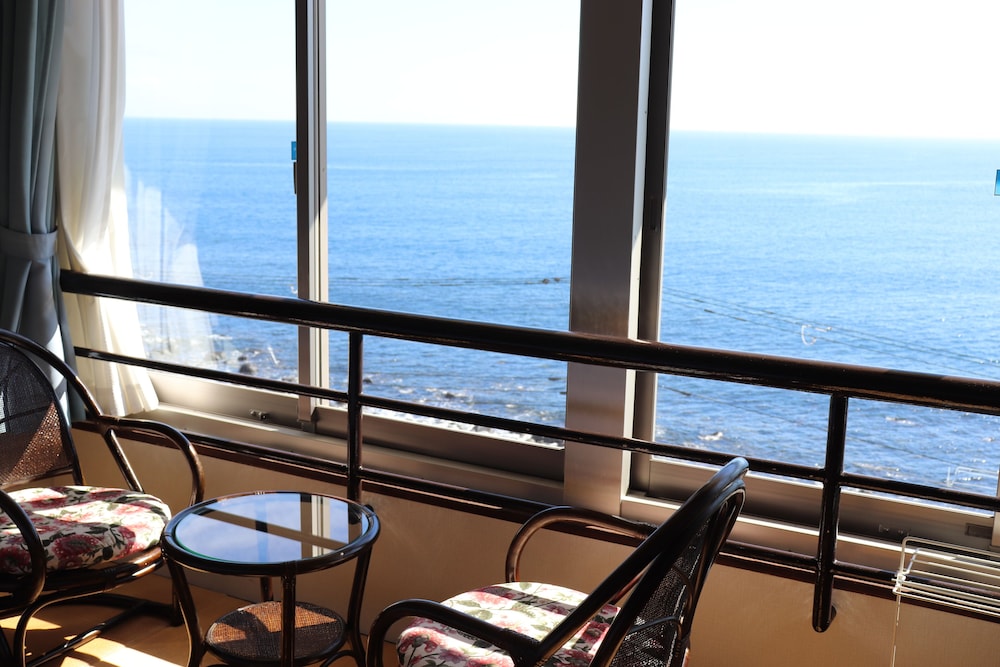 Basic Twin Room, 2 Twin Beds, Non Smoking, Ocean View photo 3