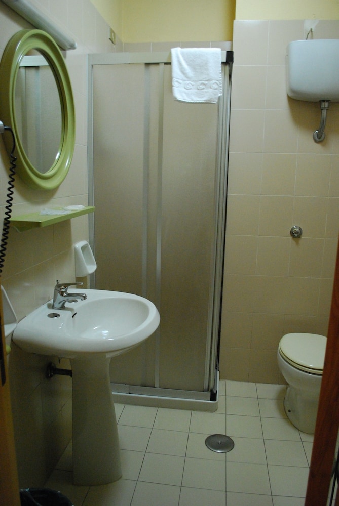 Standard Quadruple Room - Photo 5