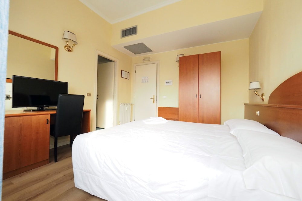 Double Room - Photo 8