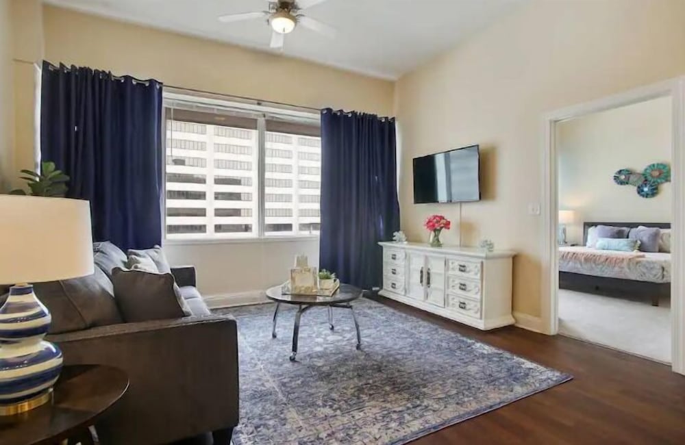 Elite Condo, 1 King Bed with Sofa bed, Refrigerator & Microwave, City View