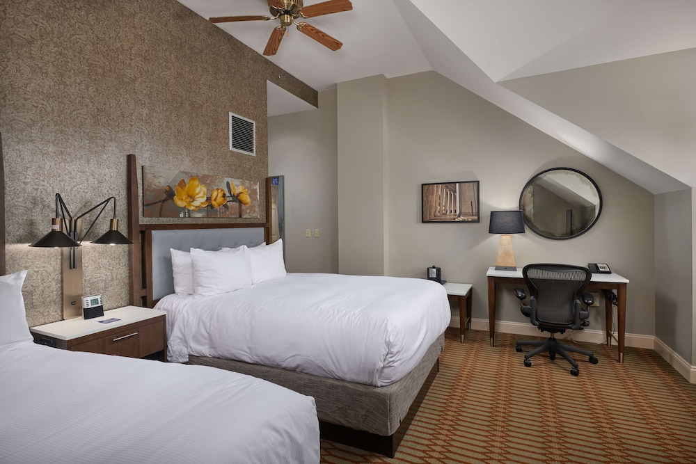 Classic Room, 2 Queen Beds, Accessible (Hearing/Roll-In Shower) - Photo 4