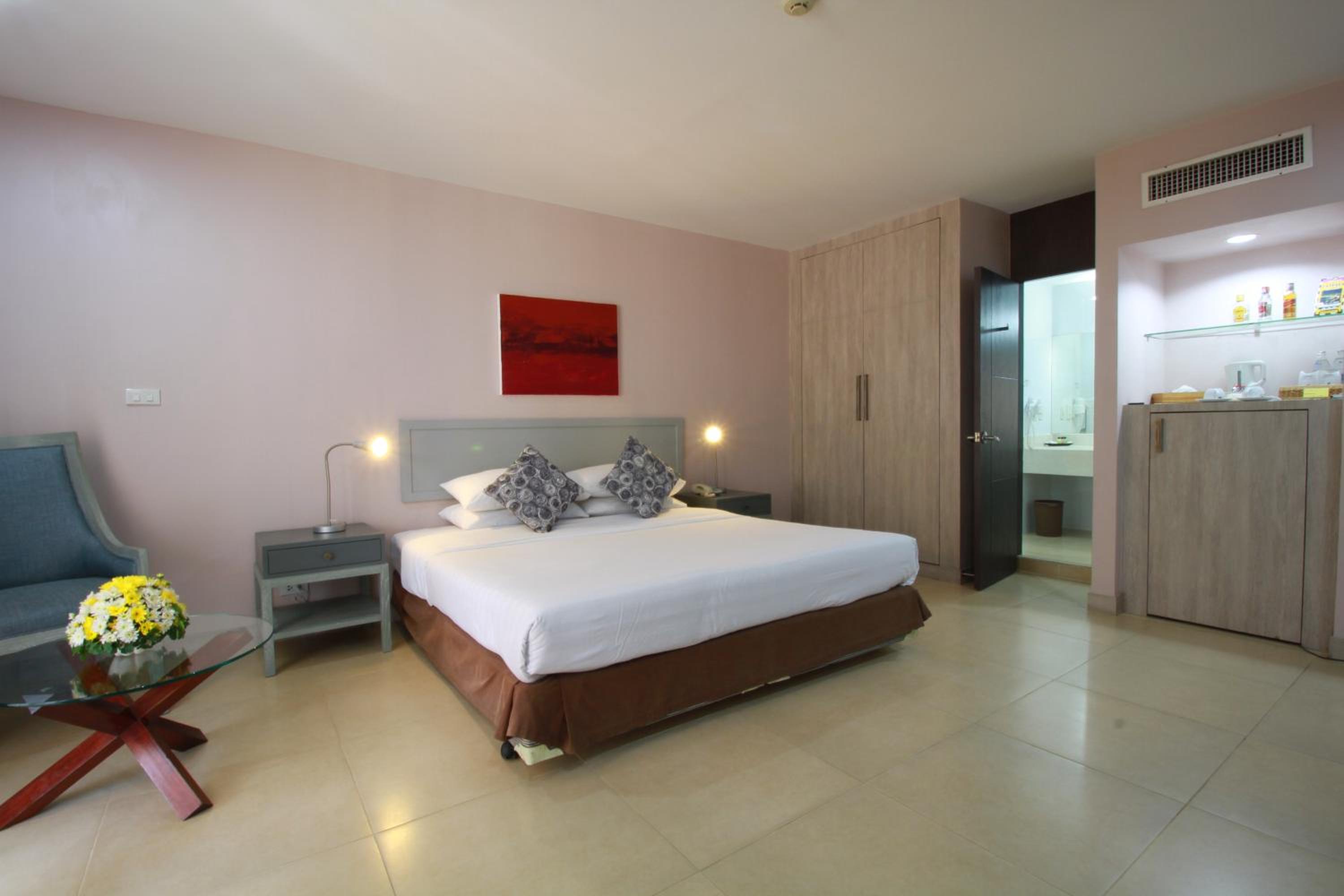 Premier Double Or Twin Room - Pool Level